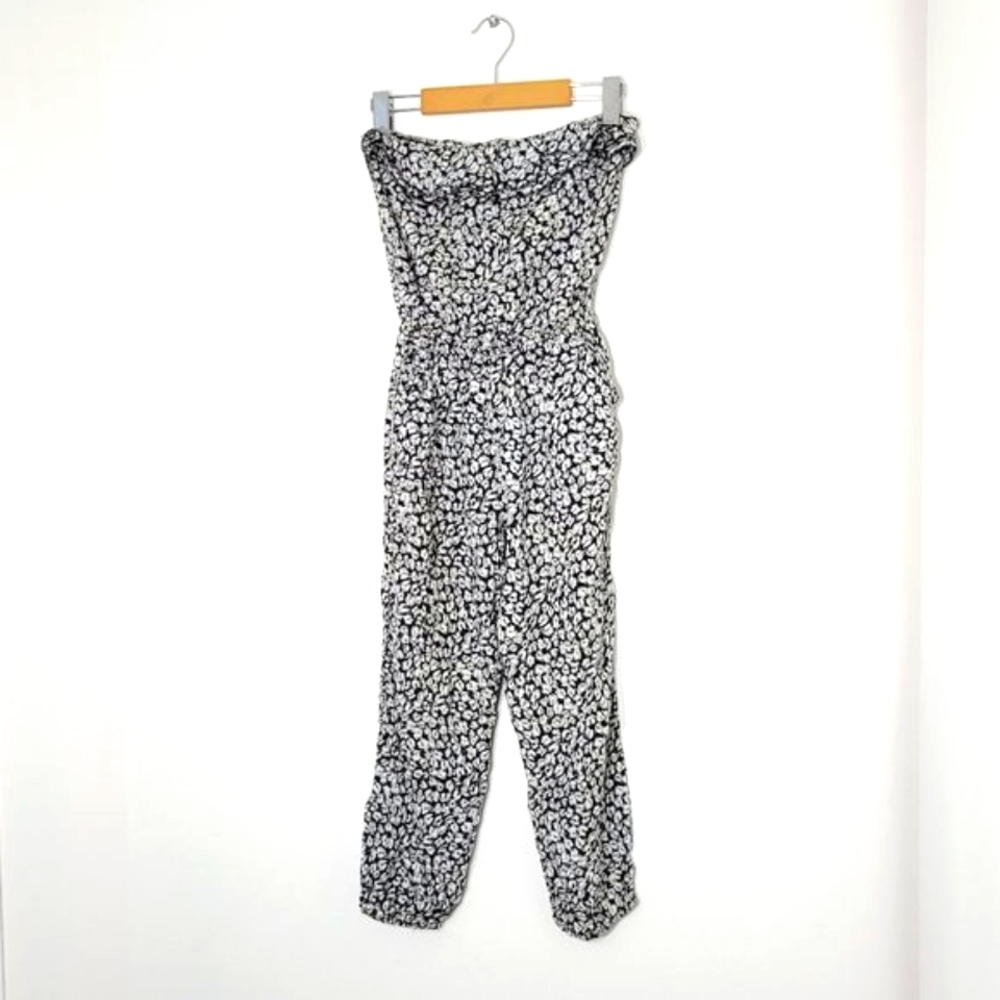 Forever 21 | Black Floral Strapless Cropped Jumpsuit Ruffle Neckline Size Small